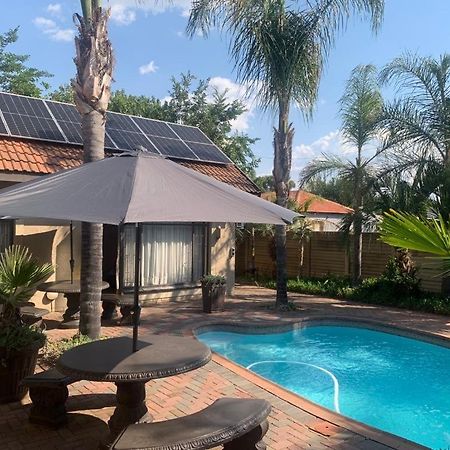 פריס Nkwasi Lodge מראה חיצוני תמונה