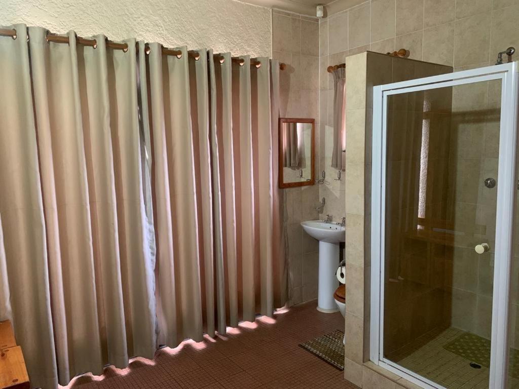 פריס Nkwasi Lodge מראה חיצוני תמונה